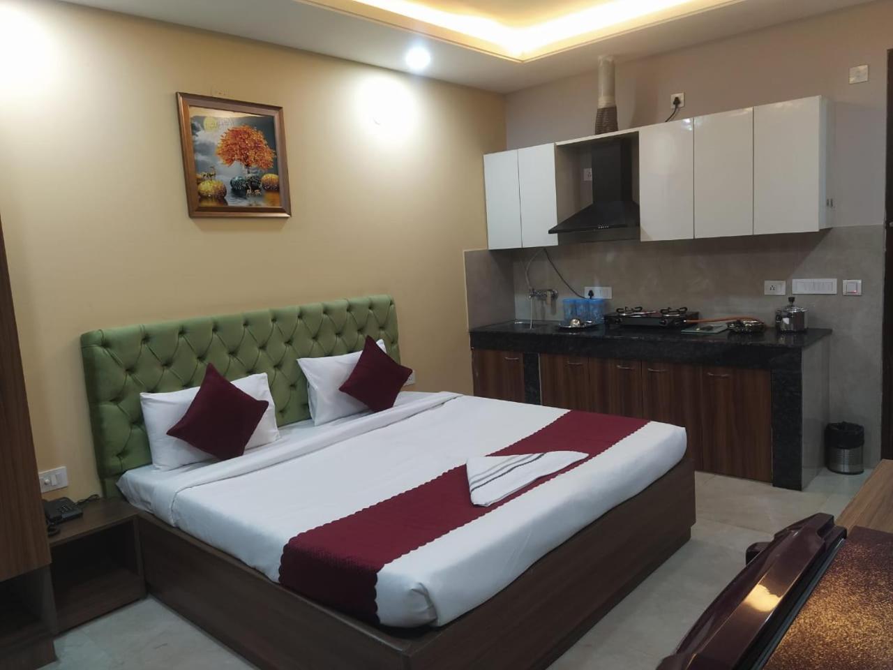 Limewood Stay - Near Golf Course Road Gurgaon Exterior photo