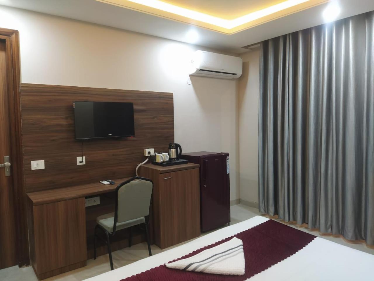 Limewood Stay - Near Golf Course Road Gurgaon Exterior photo